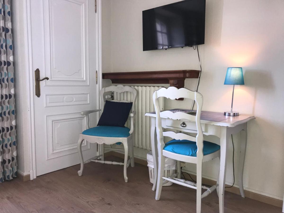 Hotel Les Deux Magots Ла-Рош-Бернар Экстерьер фото