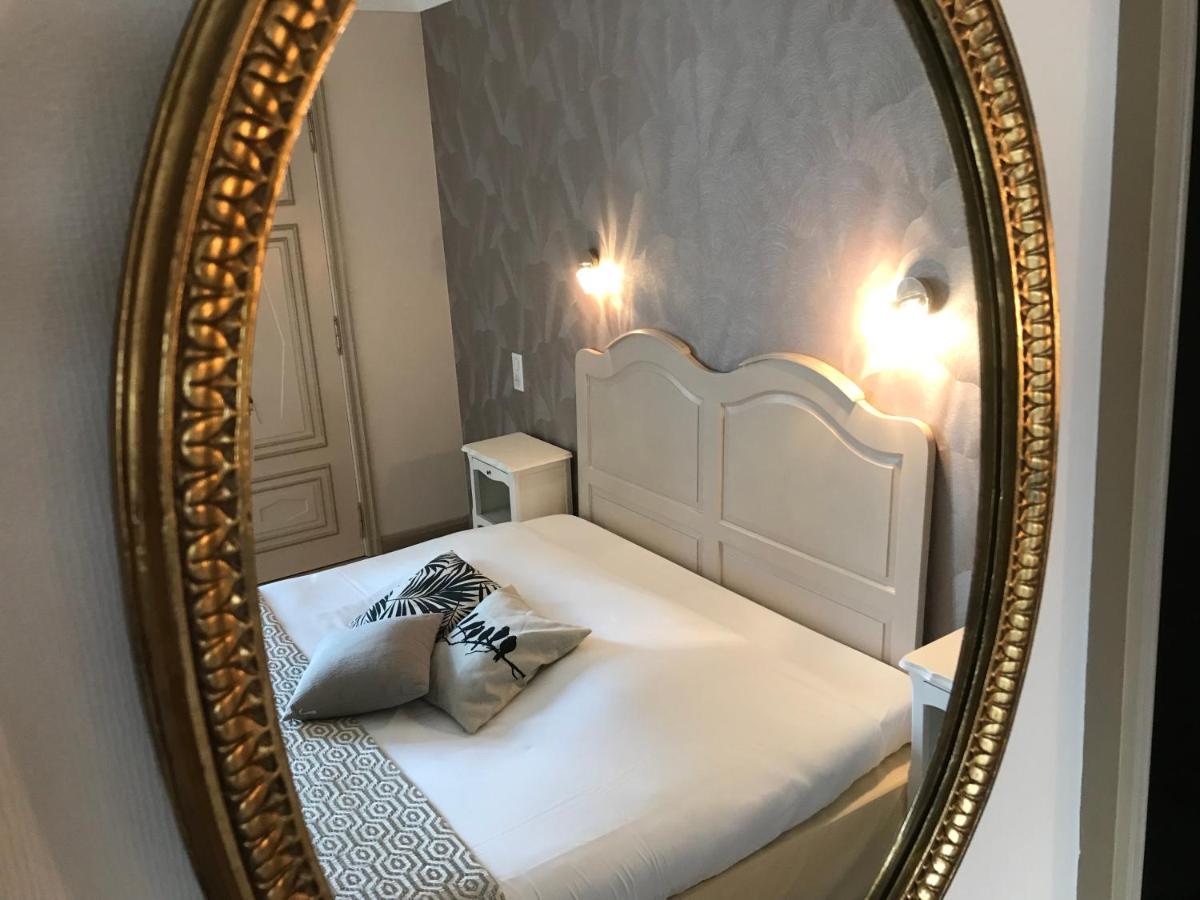 Hotel Les Deux Magots Ла-Рош-Бернар Экстерьер фото