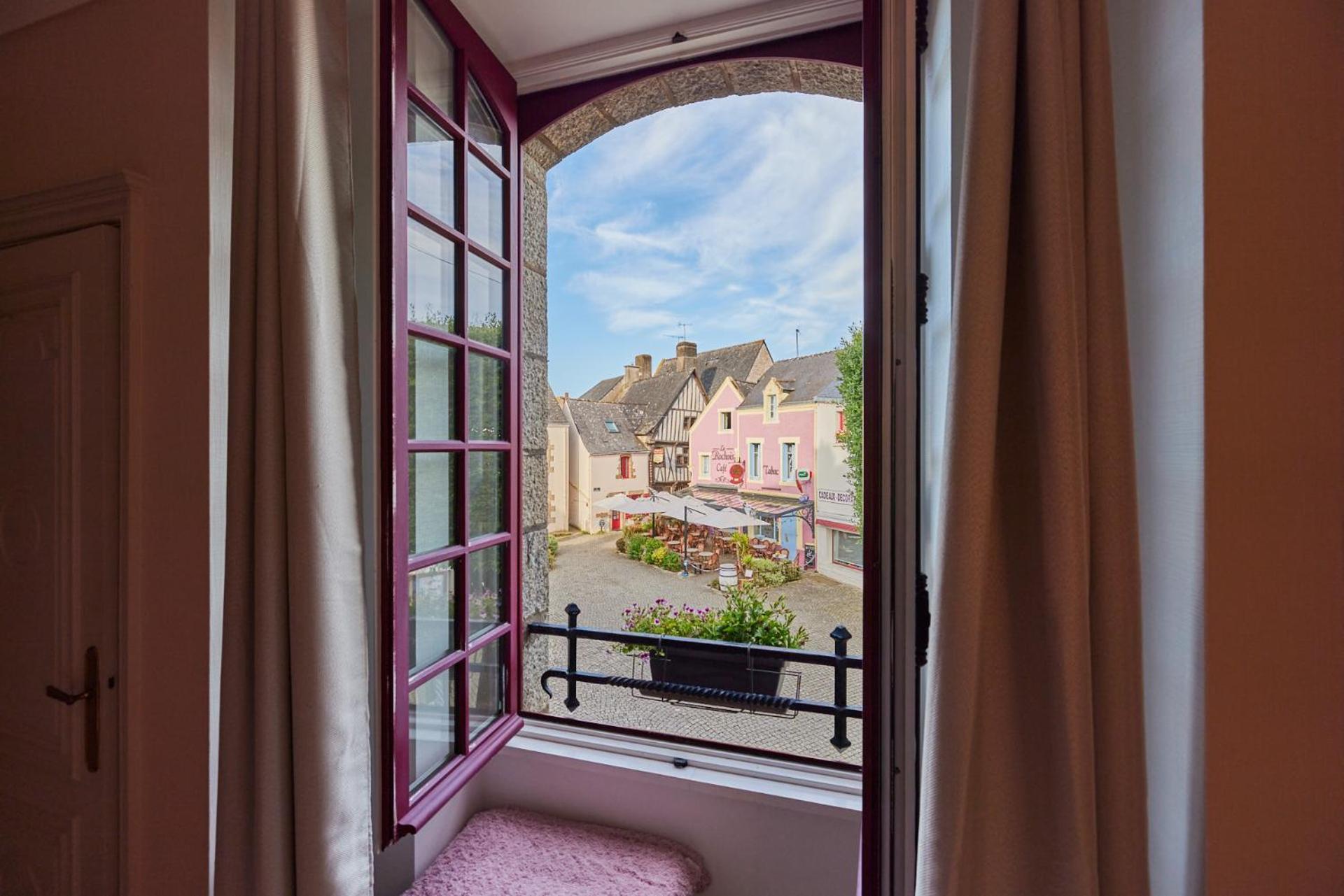Hotel Les Deux Magots Ла-Рош-Бернар Экстерьер фото