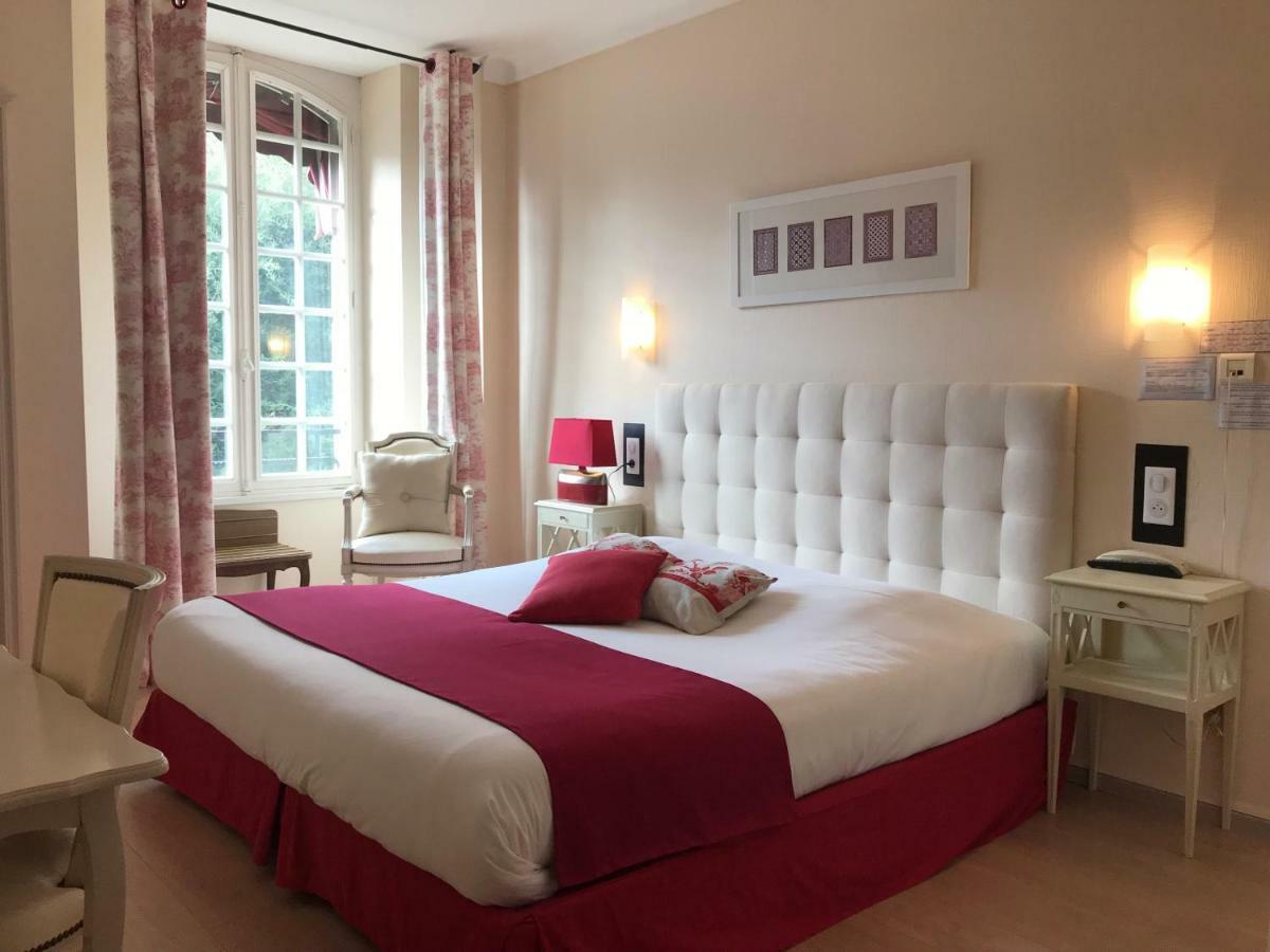 Hotel Les Deux Magots Ла-Рош-Бернар Экстерьер фото